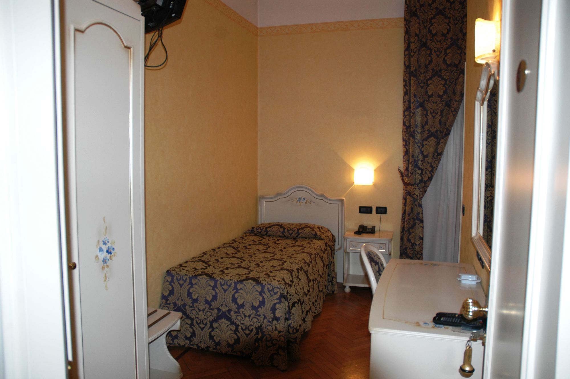 Фото Hotel Promessi Sposi