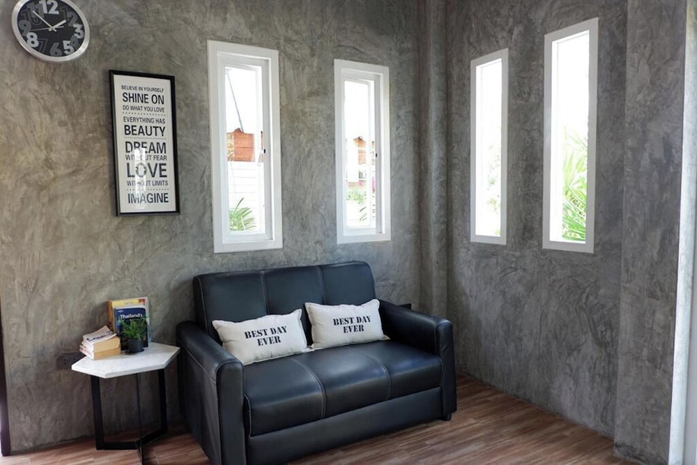 Фото Snooze Inn Phuket