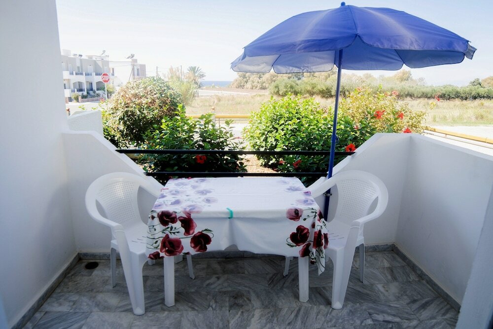 Фото Yiannis Apartments