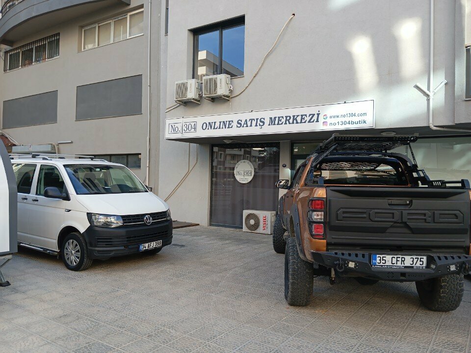 Sales agent No. 304 Online Sales Center, Izmir, photo