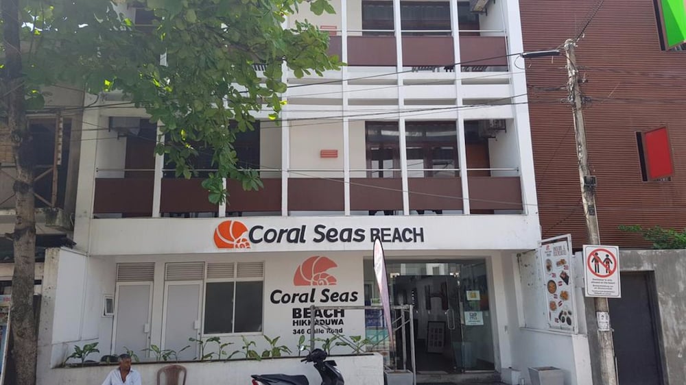 Фото Coral Seas Beach Hikkaduwa