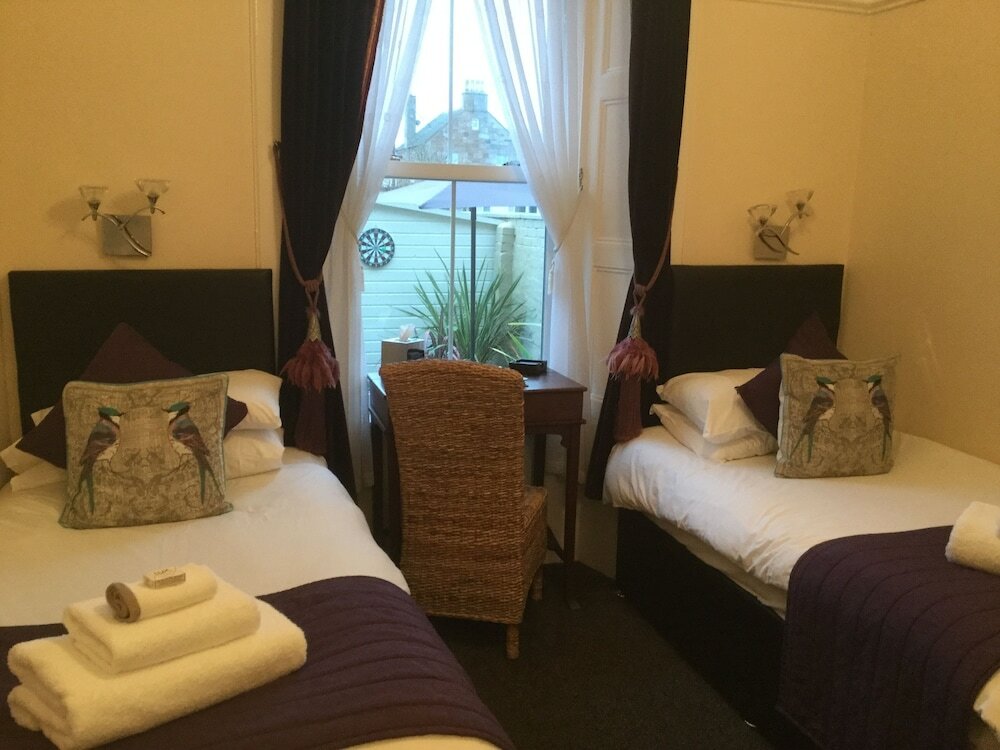 Фото Bythesea Guest House