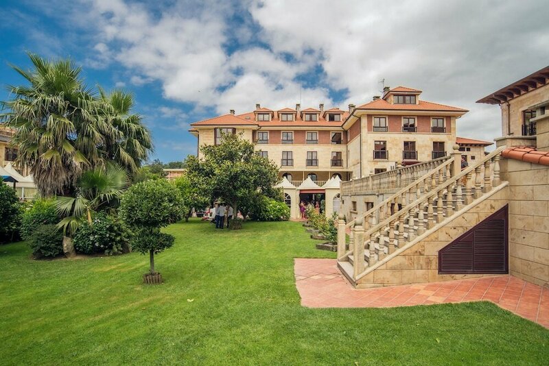 Апартаменты Hotel SPA Villa Pasiega