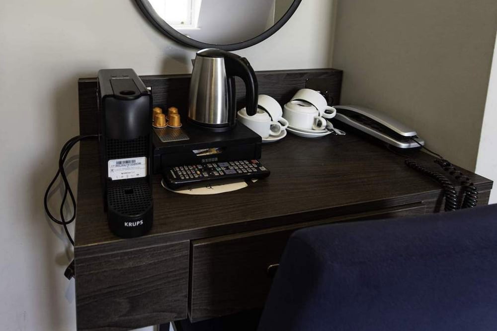 Фото Garden Court Hotel