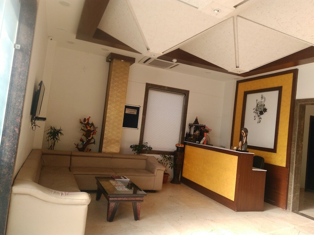 Фото Hotel Taj Heights