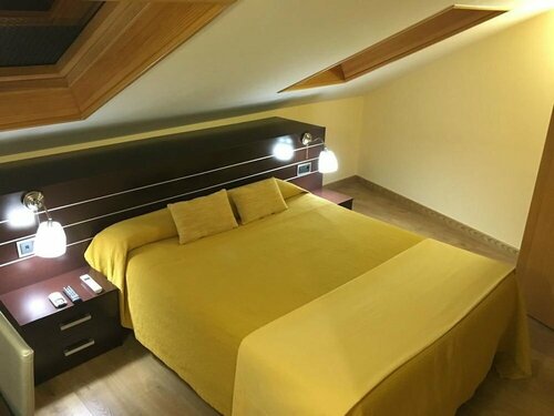 Гостиница Hostal Do& xF1; a Juana в Авиле
