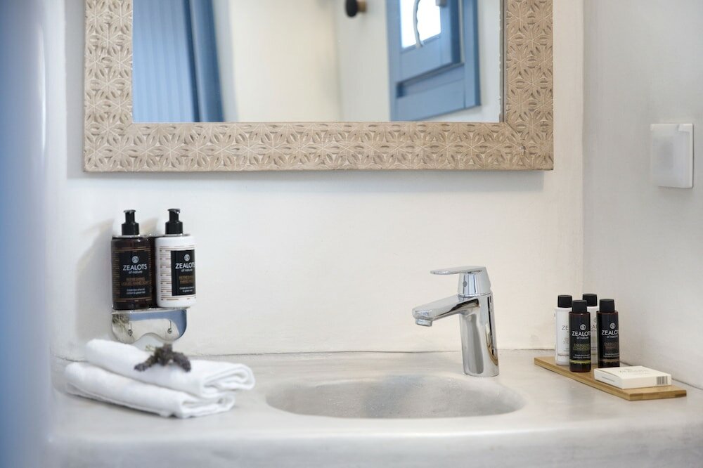 Фото Akrotiri Cove