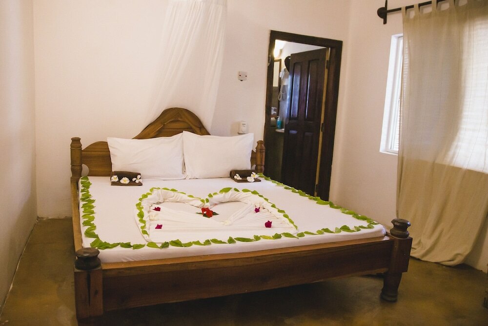 Фото Moonshine Uroa Boutique Hotel