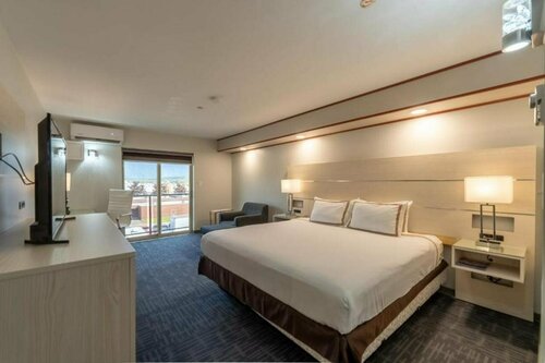 Гостиница Quality Inn Sunshine Suites в Террасе