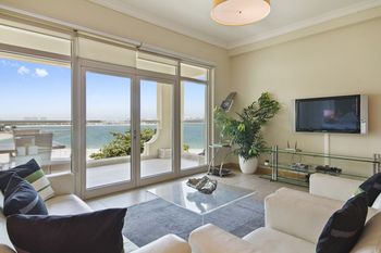 Фото Bespoke Residences - Shoreline Al Nabat