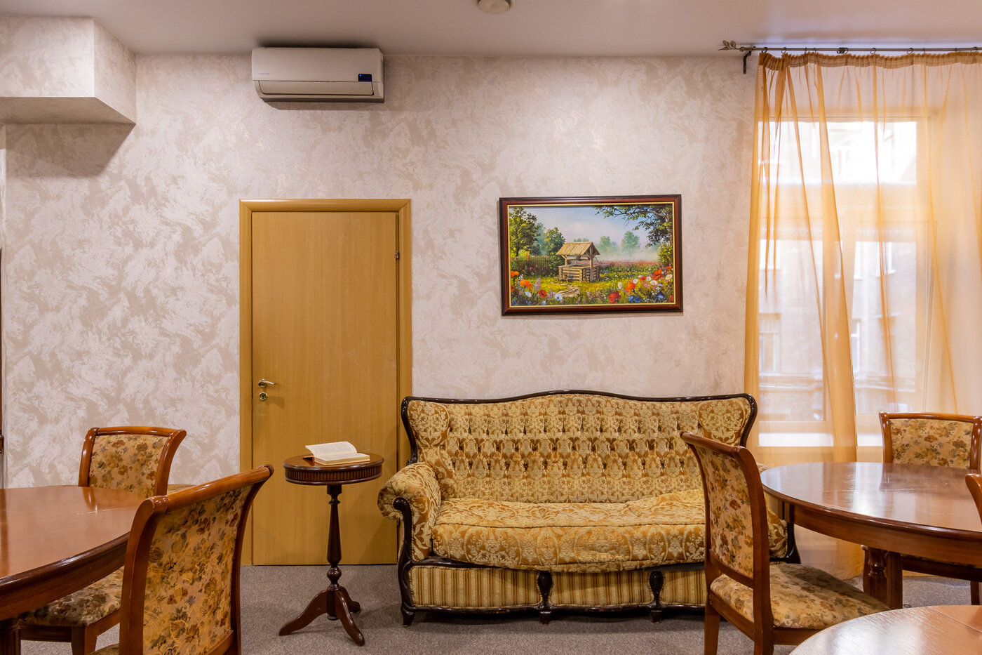 Фото Номера на Площади Восстания