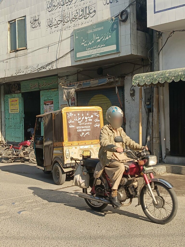 Curtains, curtain rods Madrasa tul madina, garhi shahu, Lahore, photo