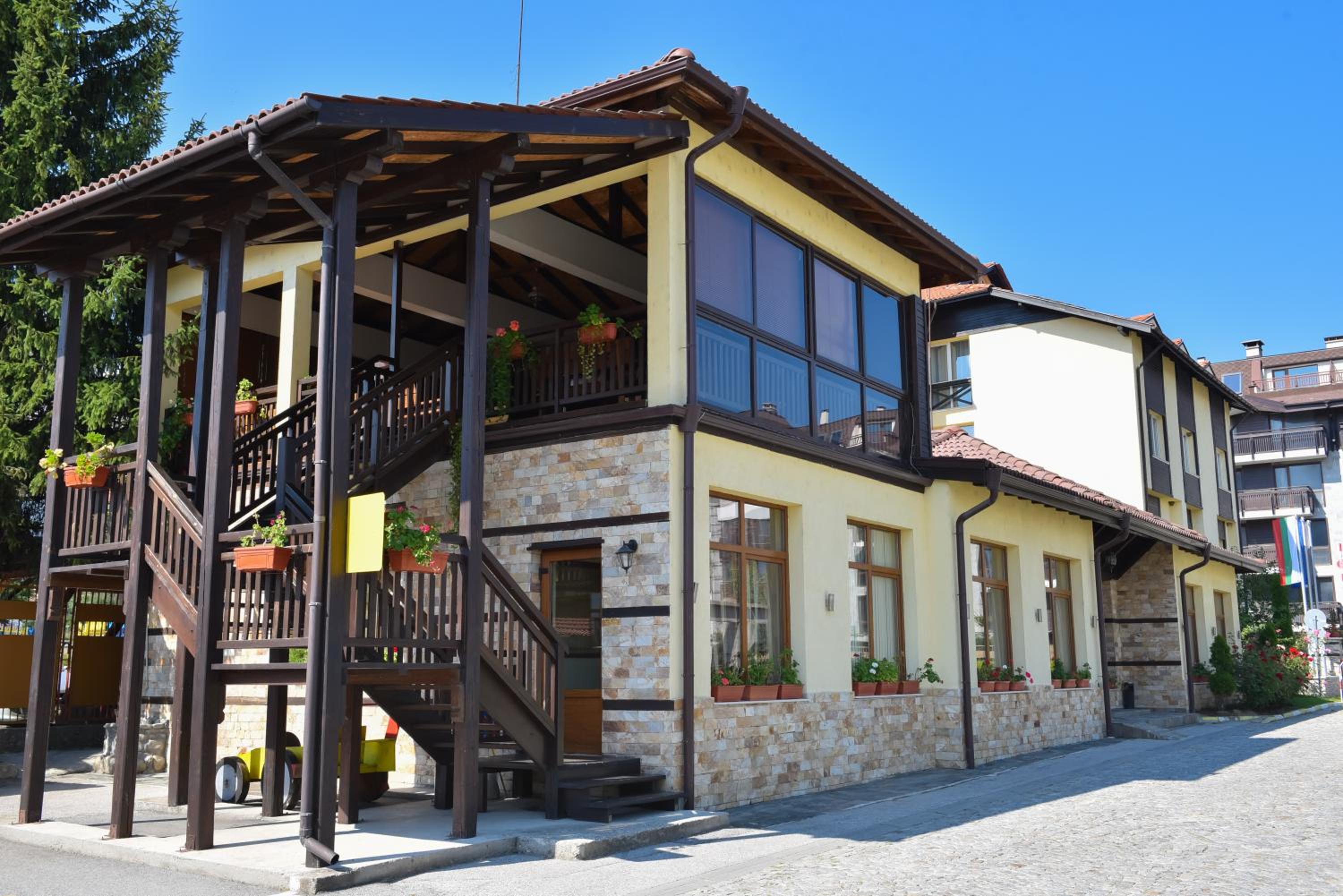 Фото Bojur & Bojurland Apartment Complex