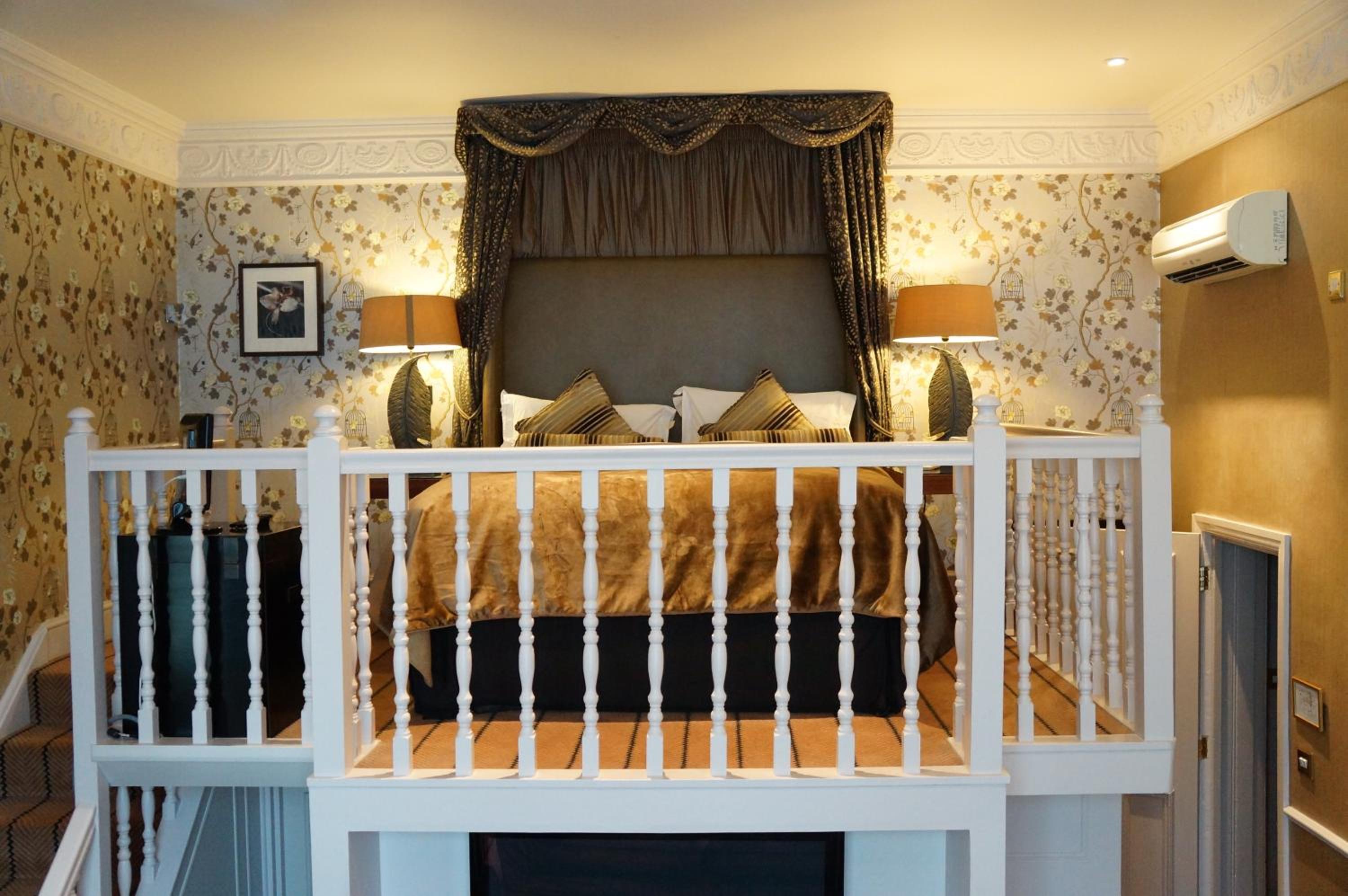 Фото The Colonnade