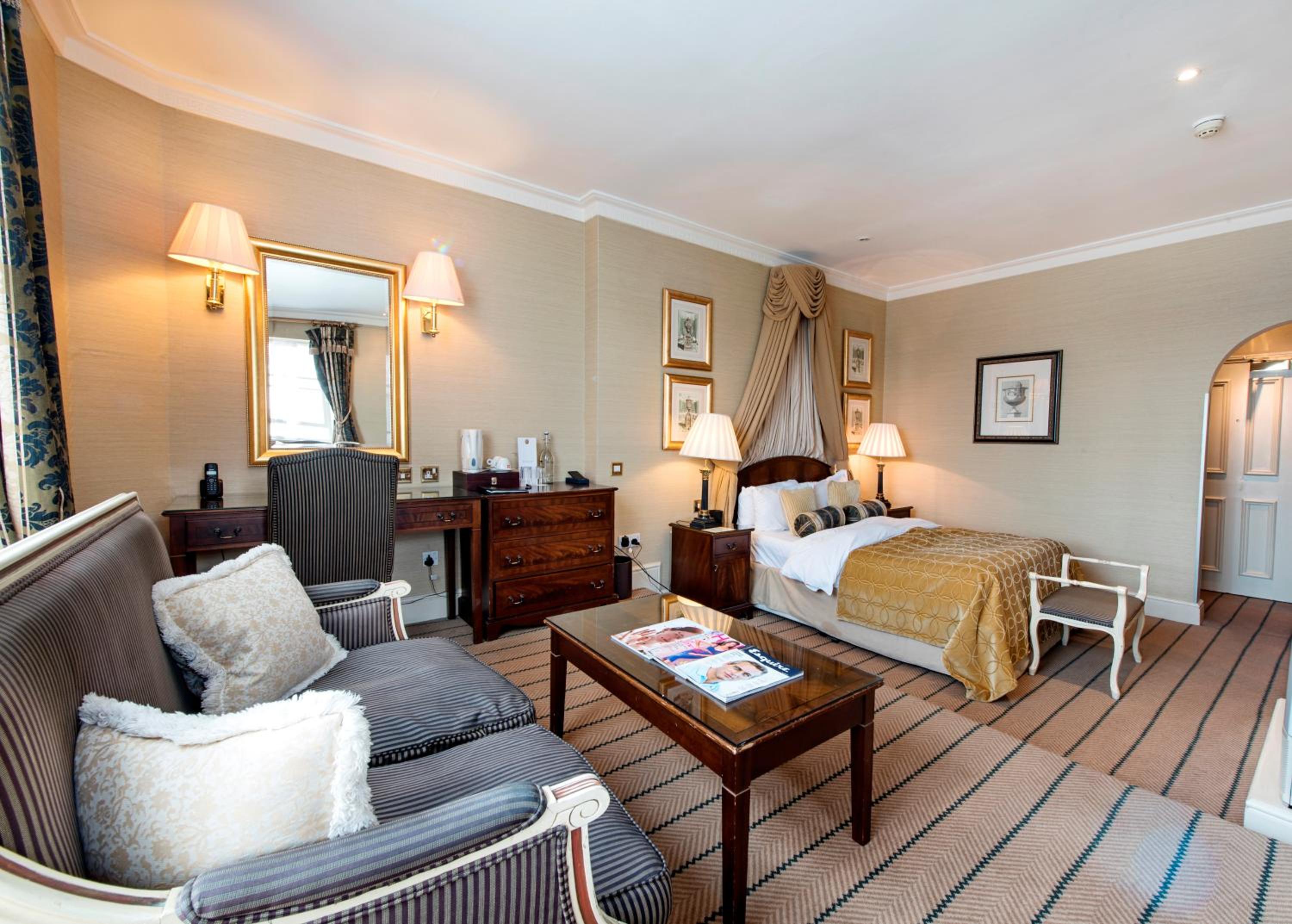 Фото The Colonnade