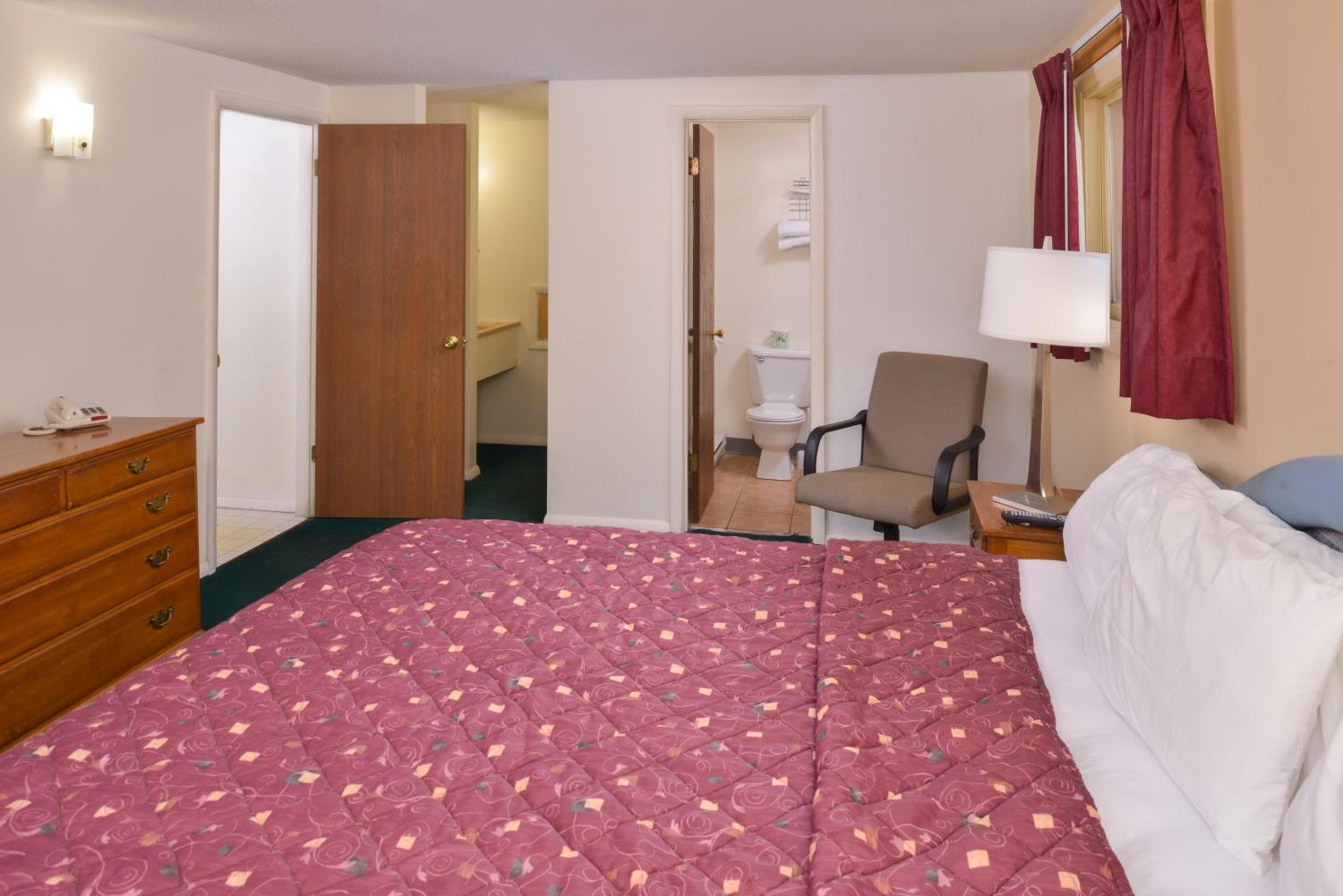 Фото Red Carpet Inn Pulaski