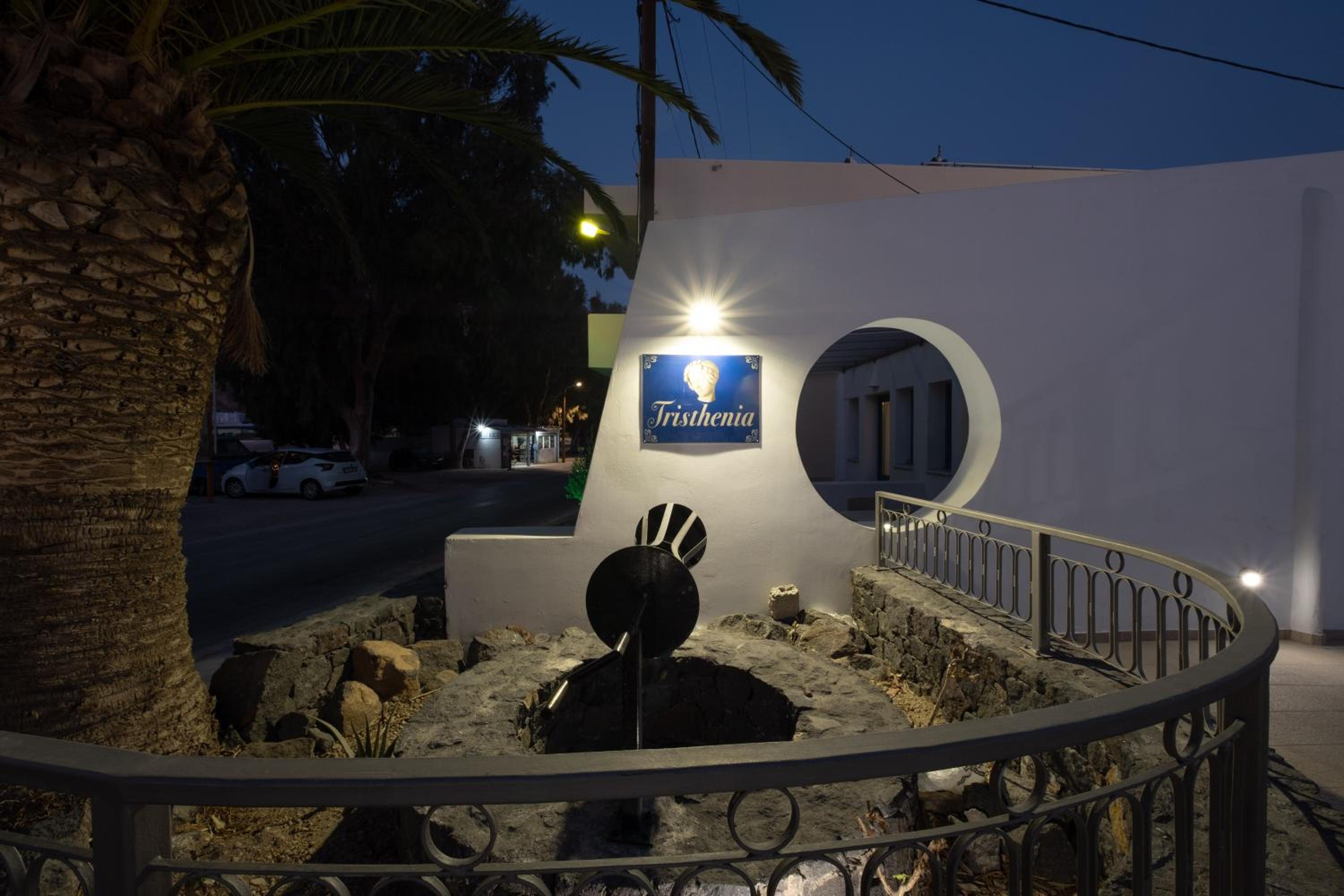 Фото Tristhenia Hotel