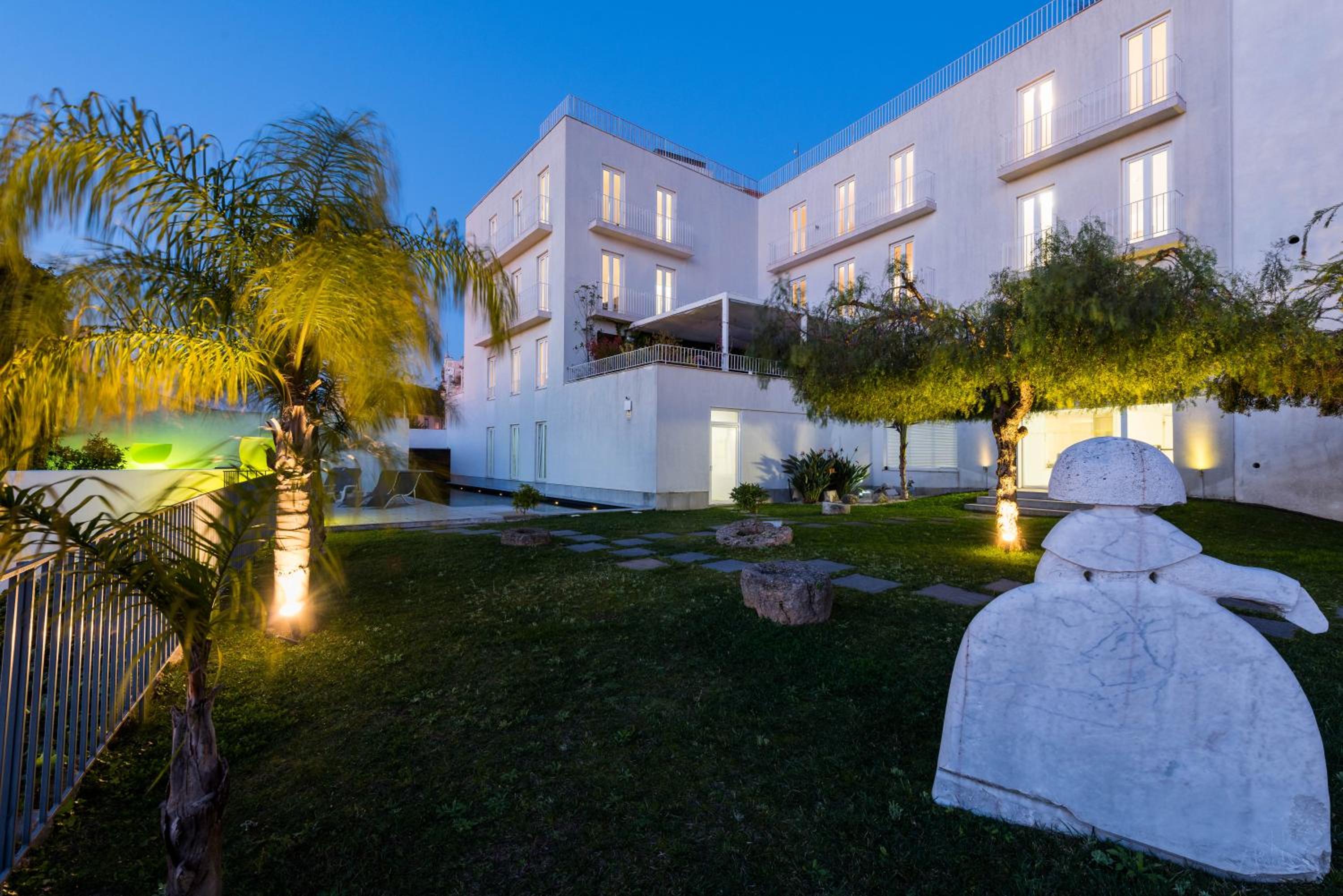 Фото отеля 1