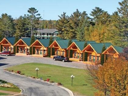 Гостиница Cabins of Mackinaw