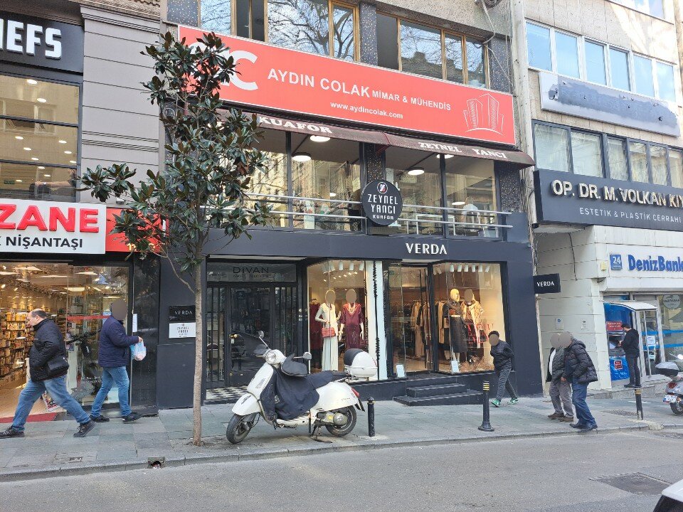 Hairdresser Zeynel Yanci