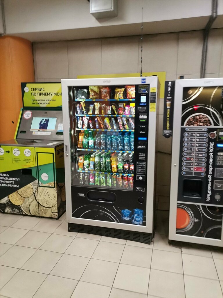 Vending machine Снеки и напитки, Moscow, photo