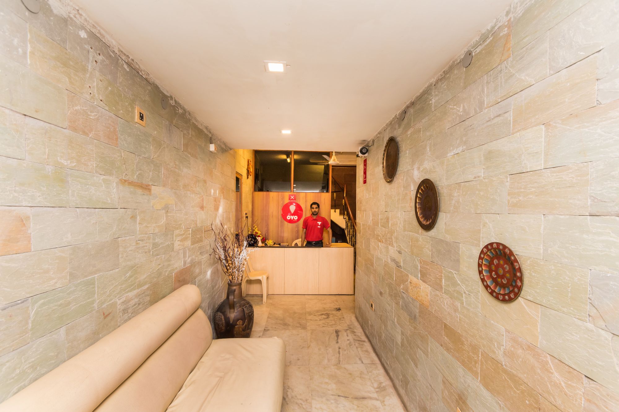 Фото Oyo 5048 Church View