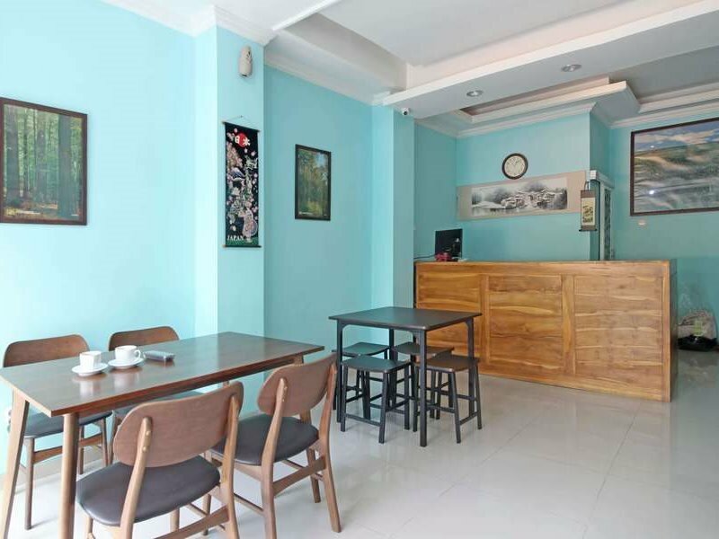 Фото RedDoorz near Solo Balapan Station