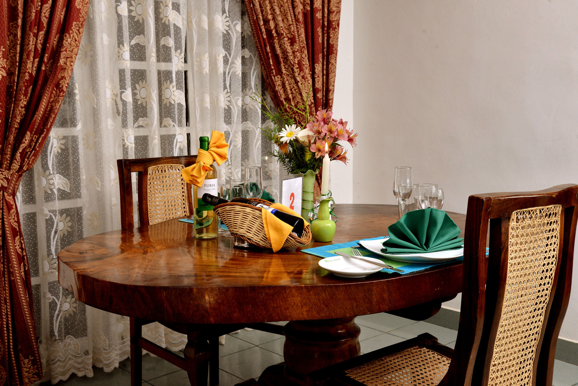 Фото The Rock Hotel