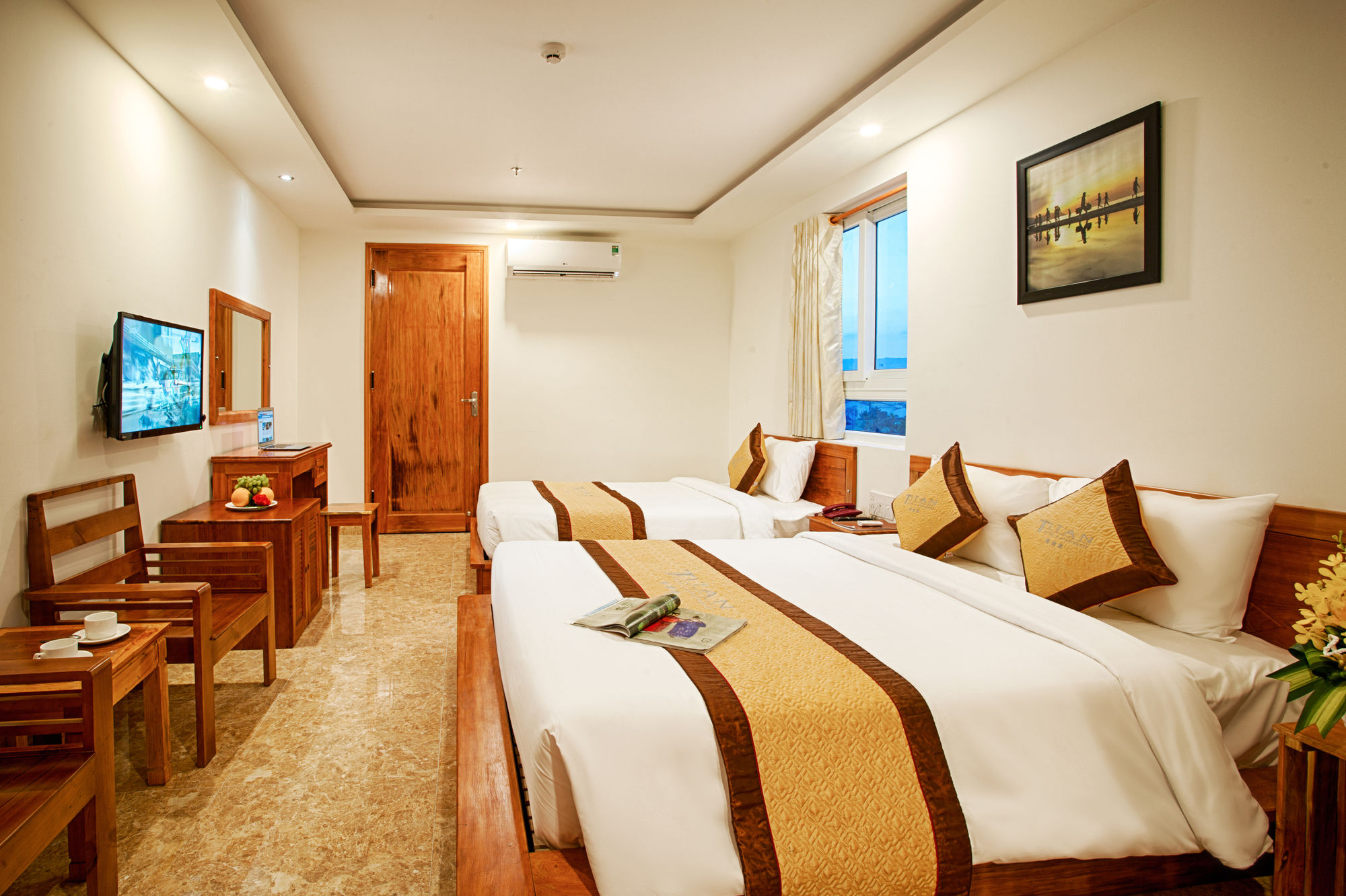 Фото Titan Hotel