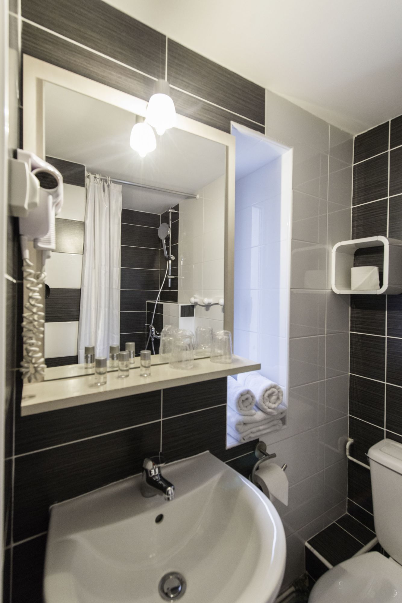 Фото Un Hôtel sur le Port