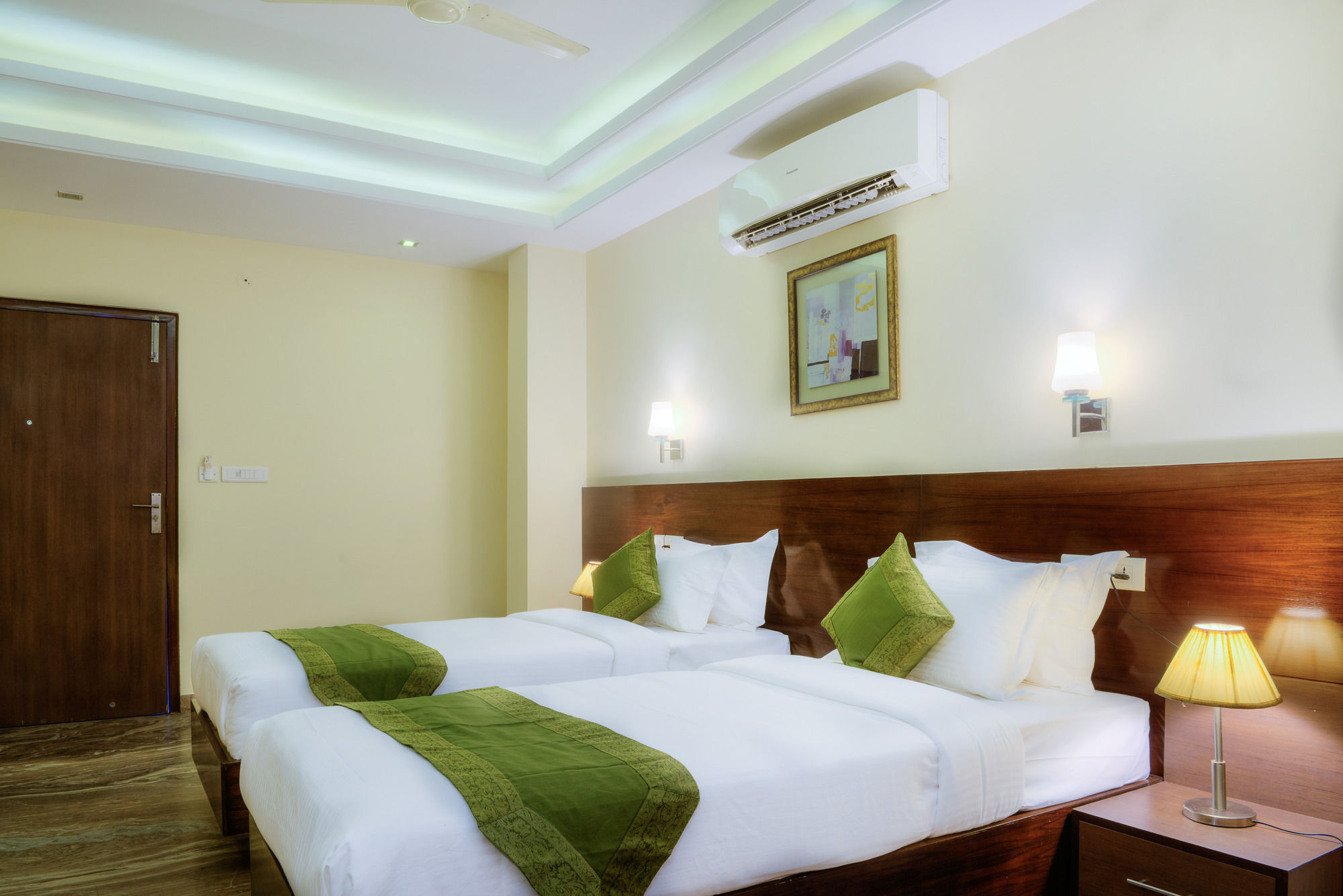 Фото Hotel Corporate Inn