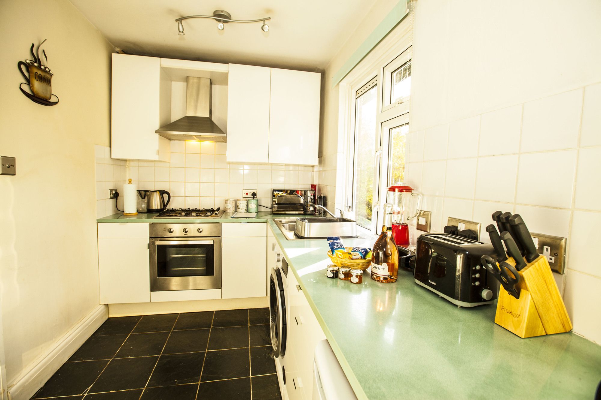 Фото Stunning Central Richmond with garden