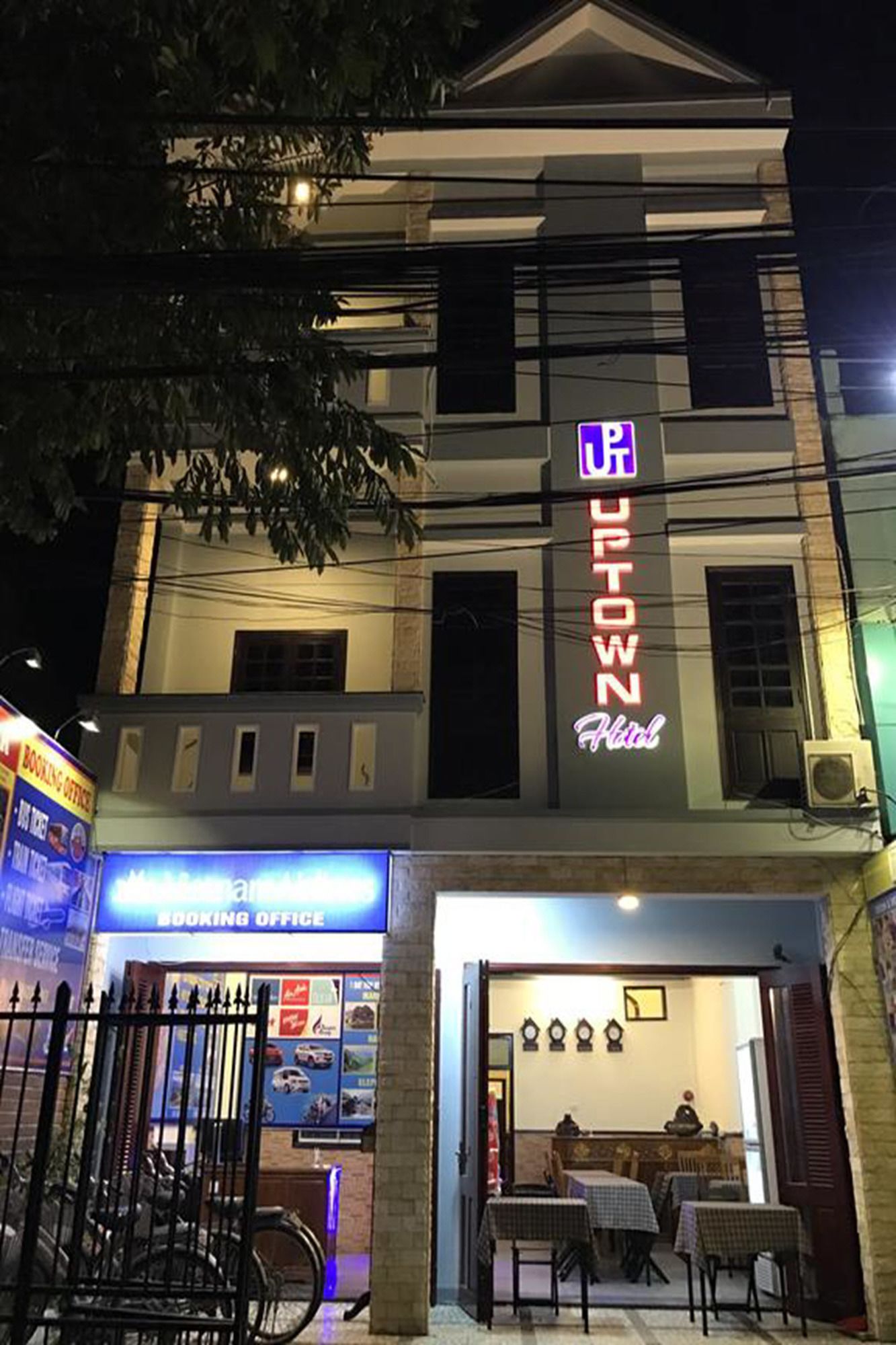 Фото Uptown Hotel