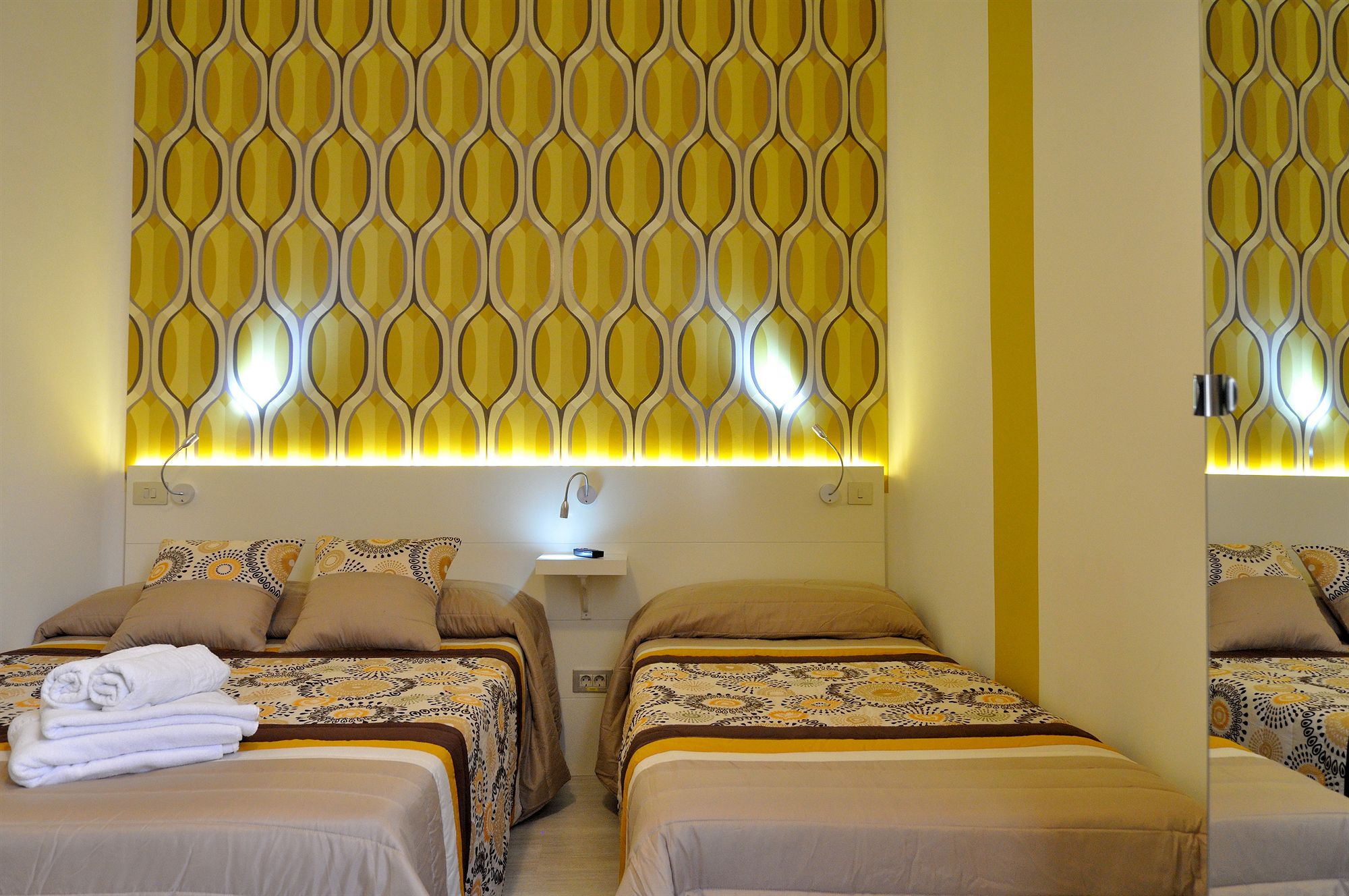 Фото Far Home Plaza Mayor Hostel