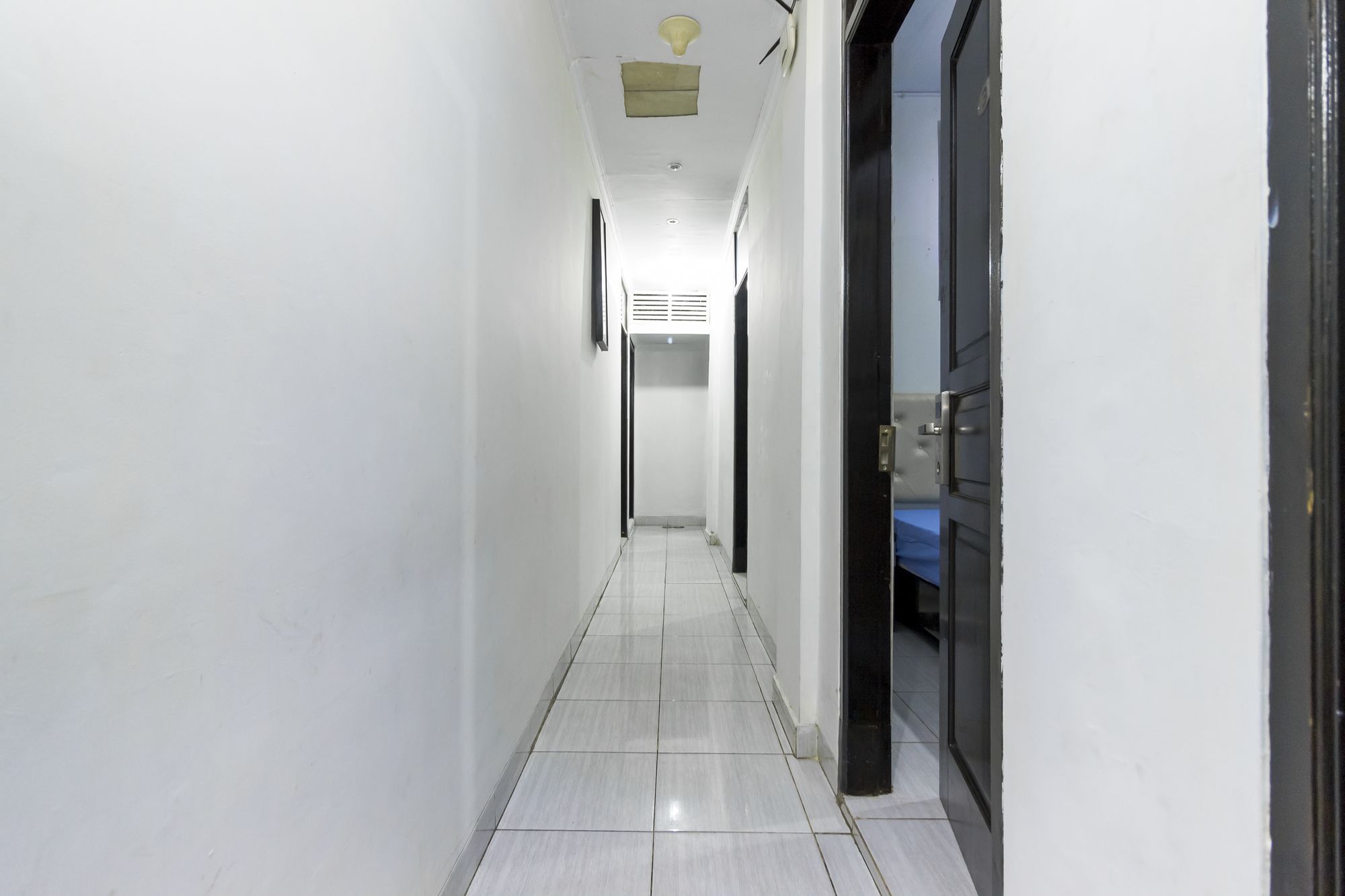 Фото Reddoorz near Gajah Mada Plaza 2