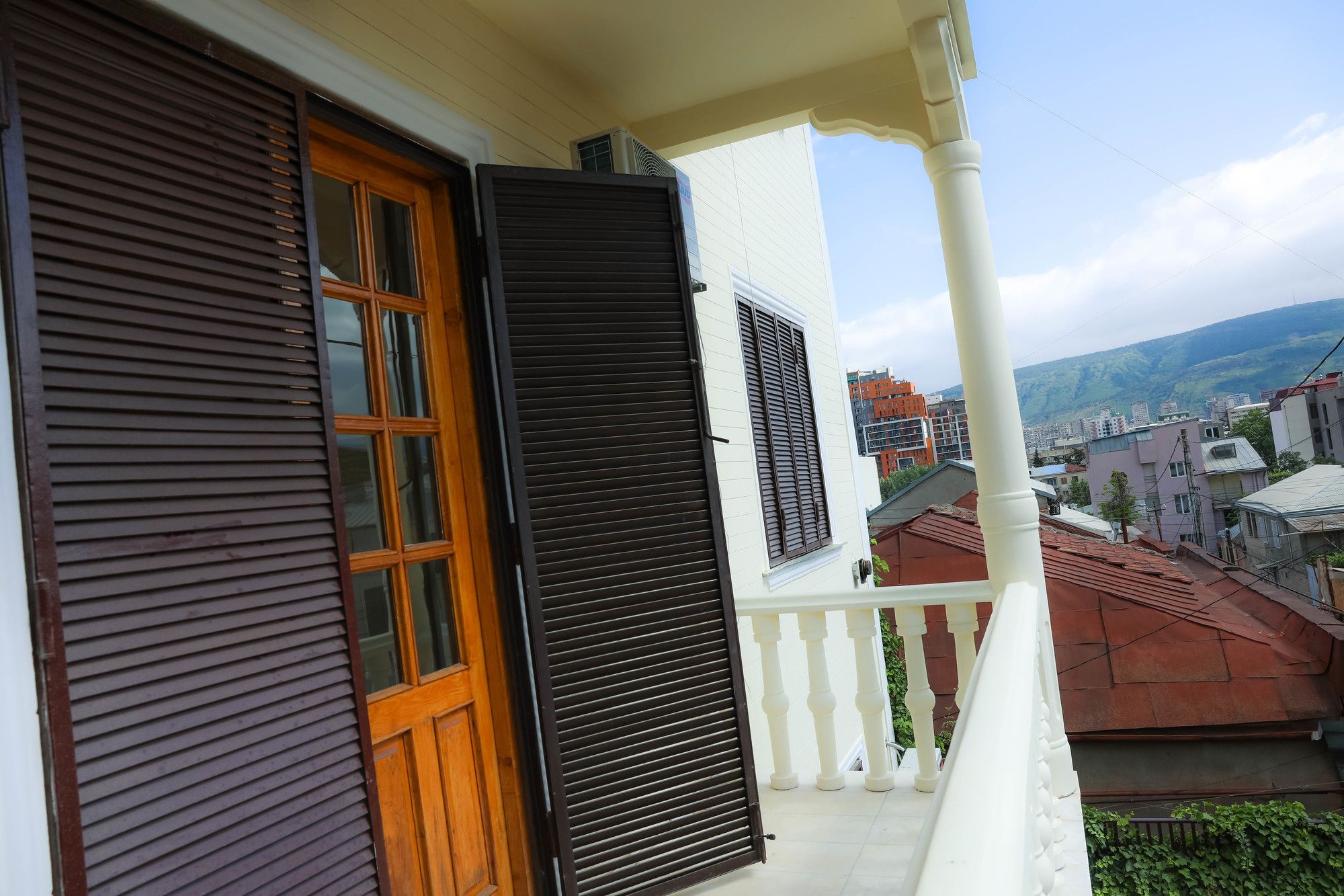 Фото Vedzisi garden hotel