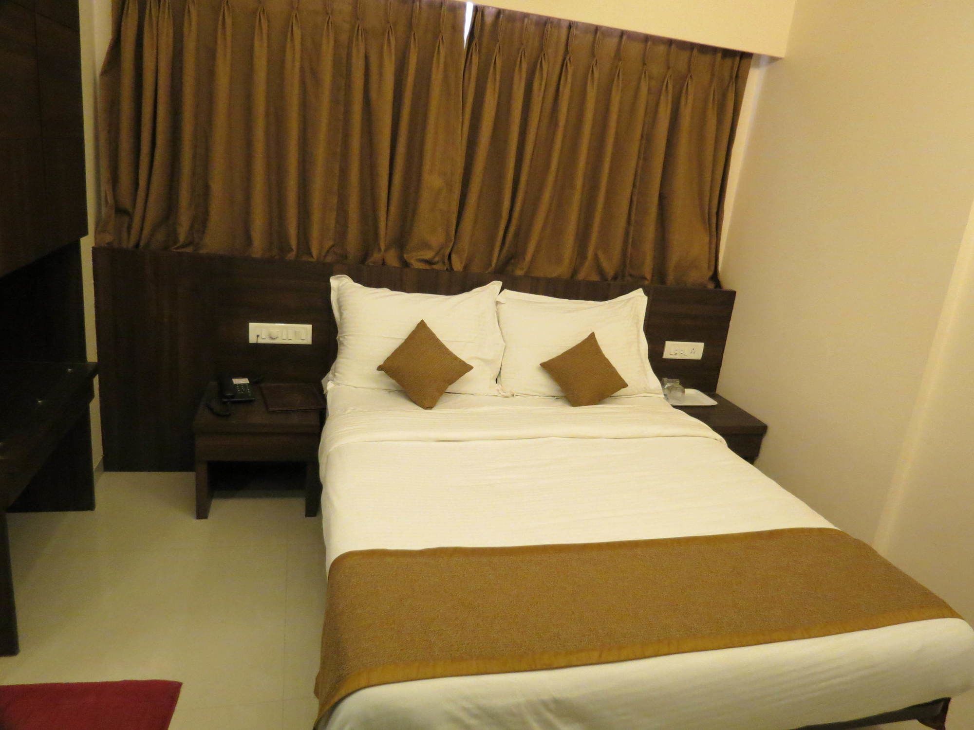 Фото Hotel Sunny International