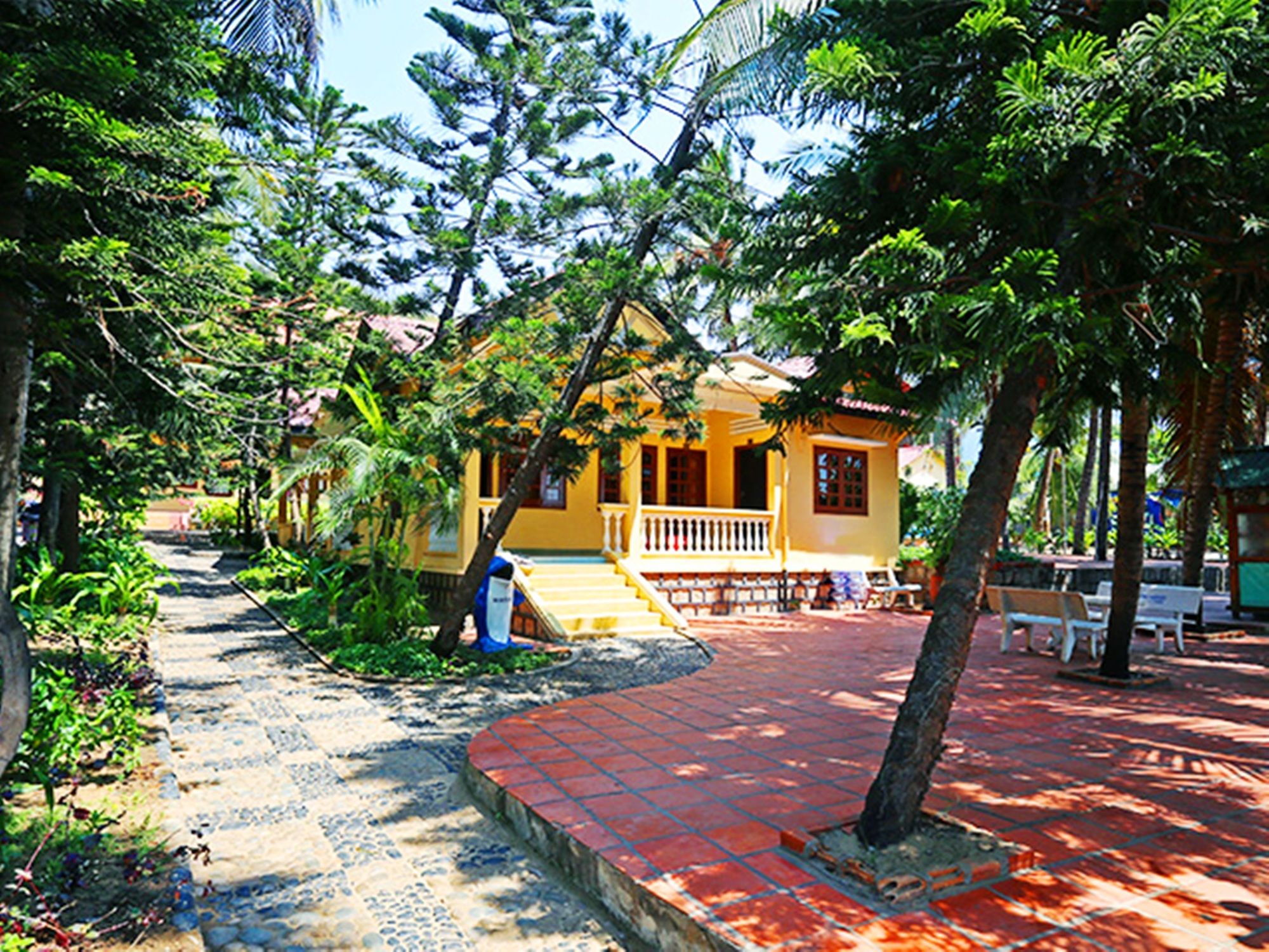 Фото Hon Rom Central Beach Resort