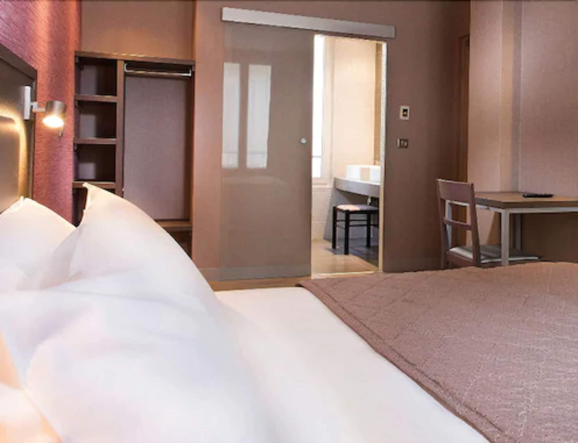 Фото Hotel Riviera Elysées