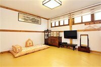 Гостиница Bukchon Sarangchae Hanok Guesthouse