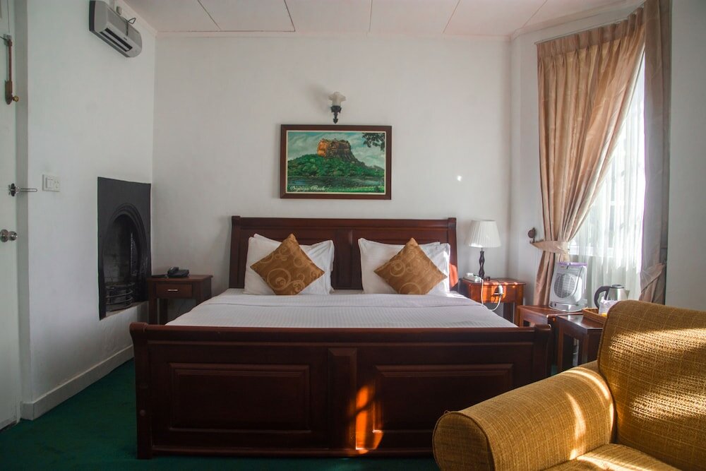 Фото The Rock Hotel