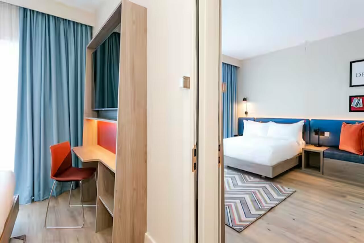 Фото Hampton by Hilton Blackburn