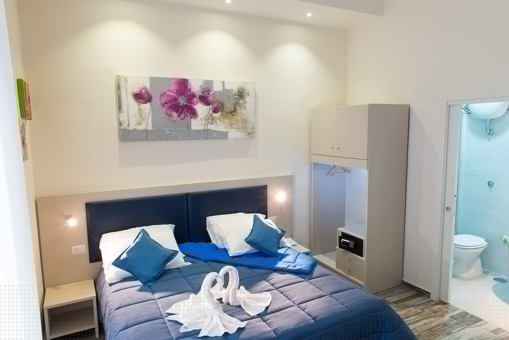 Фото Napoli's Gold Hotel