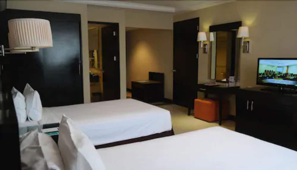 Фото Grage Hotel Cirebon