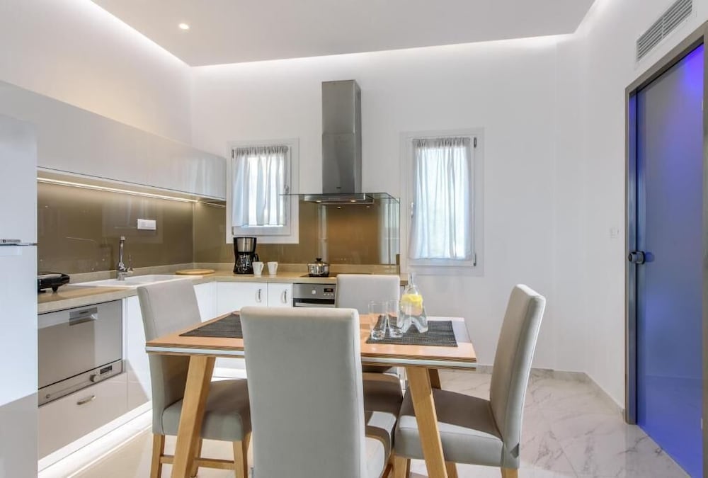 Фото Elysian Suites