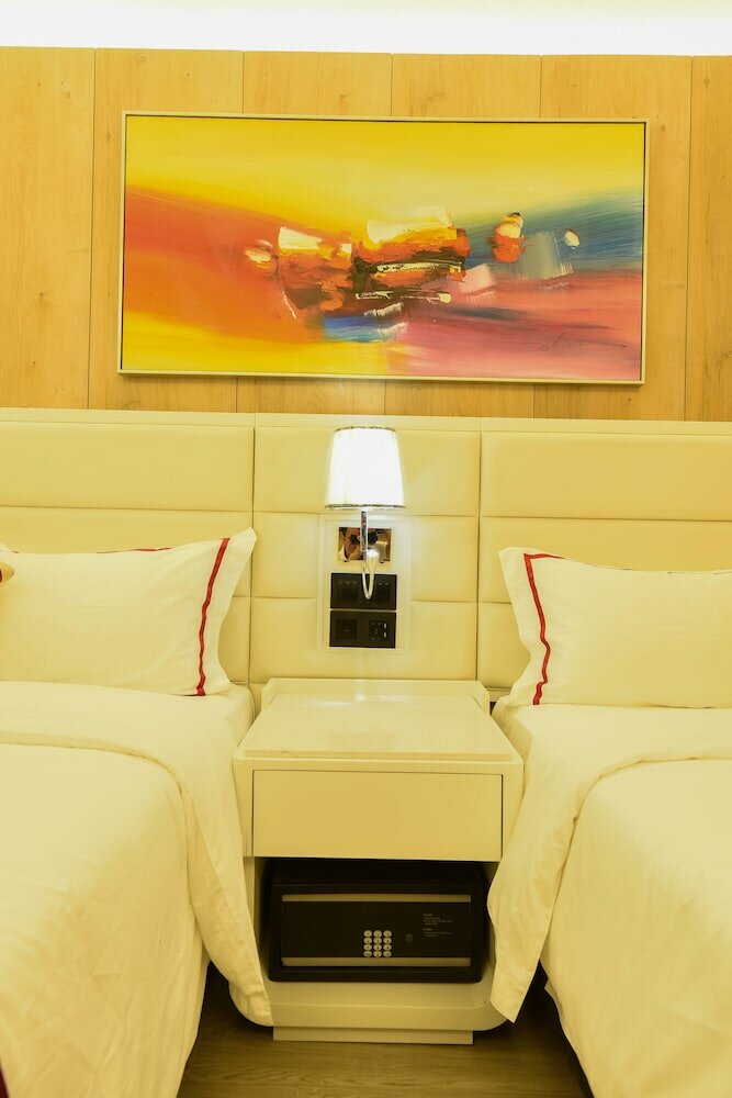 Фото Red Hotel Cubao, Quezon City