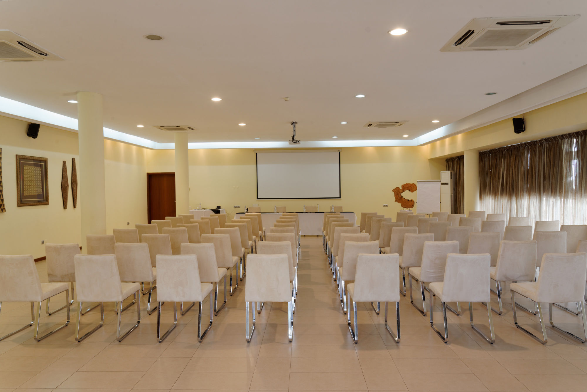 Фото Aparthotel Mil Cidades