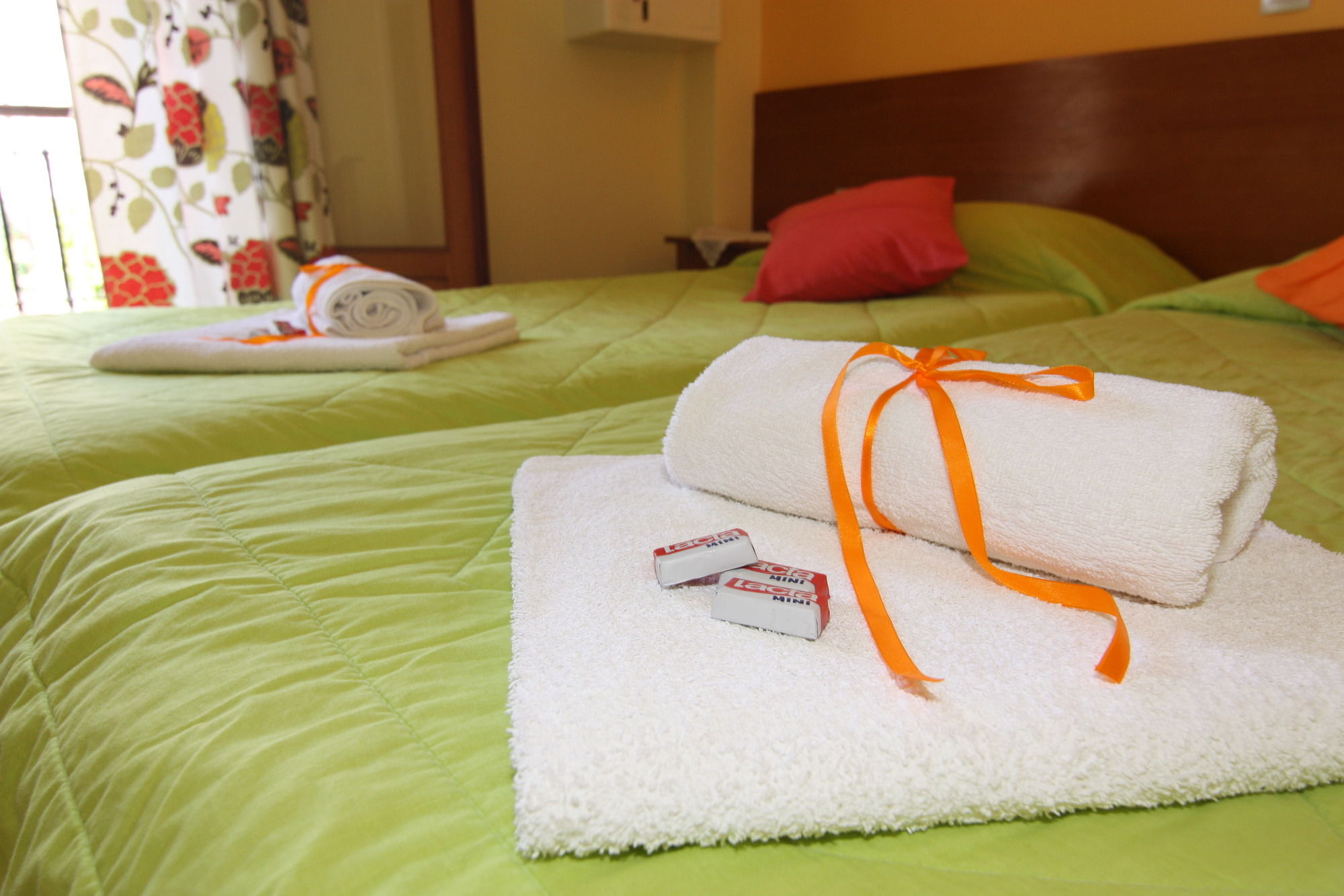 Фото Oasis Apartments