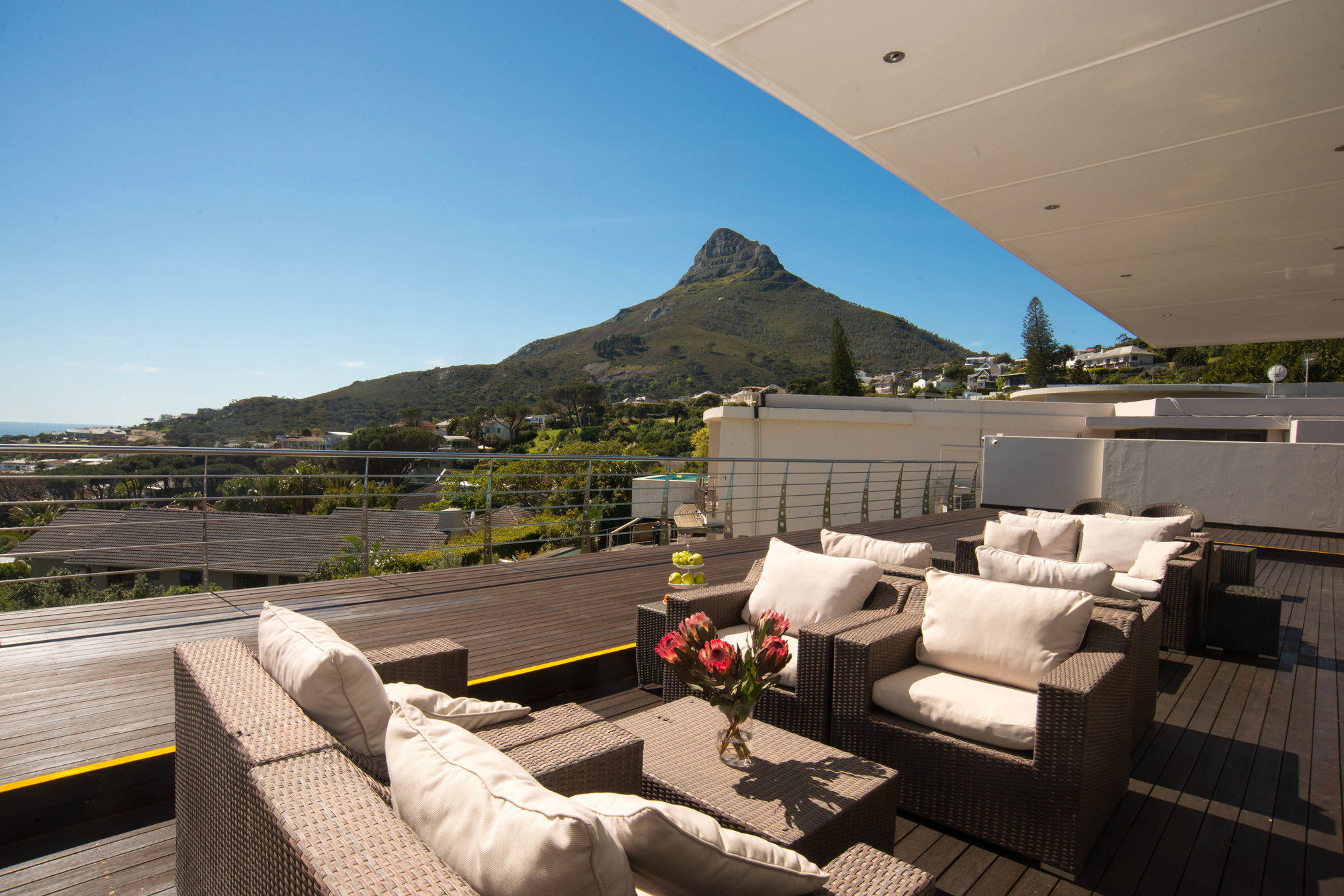 Фото The Blue Emerald