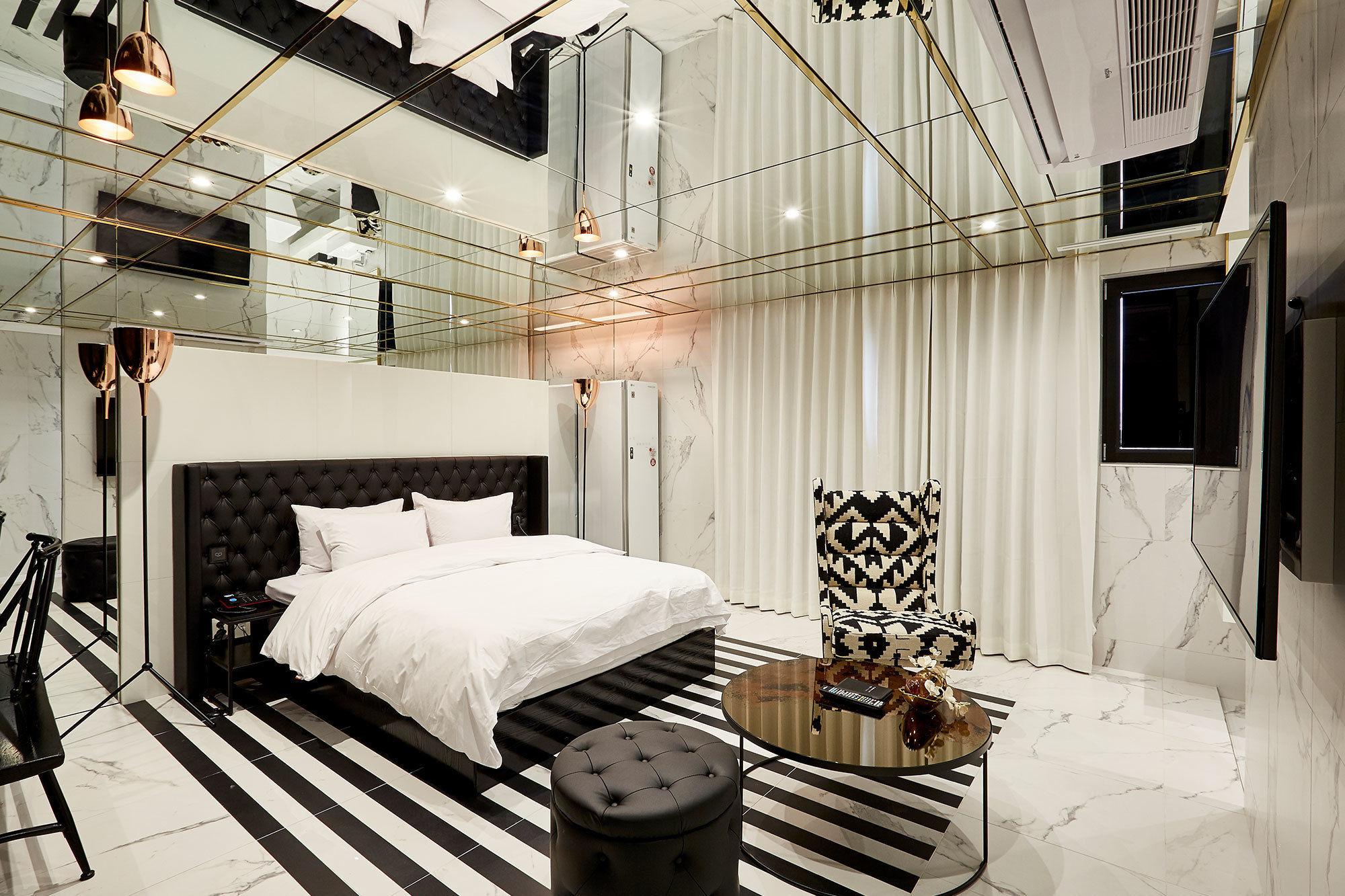 Фото Hotel The Artist Yeoksam